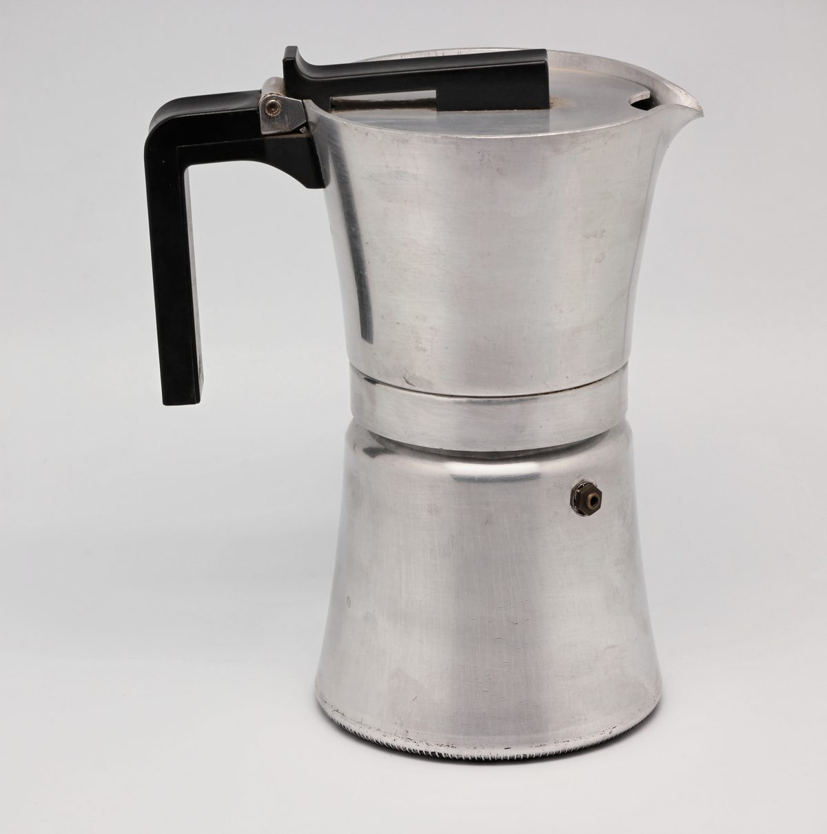 An aluminium stovetop moka pot