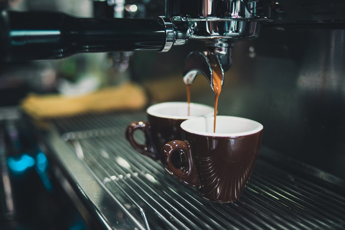Espresso extracting from a portafilter into two cups